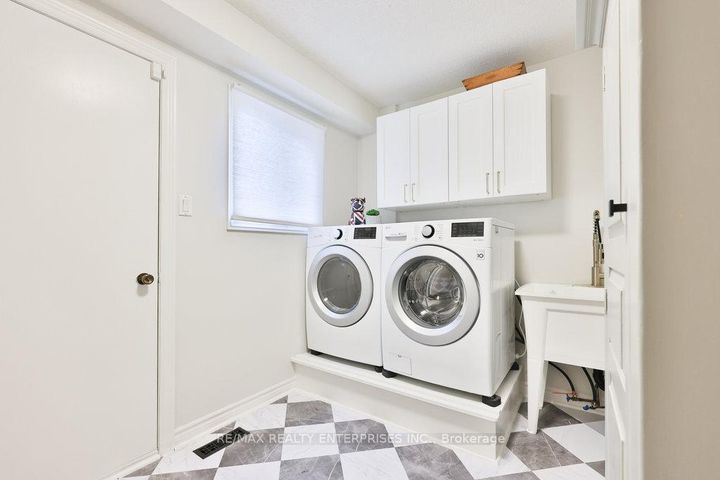 Photo 17 at 431 Naomi Crescent, Fairview, Mississauga
