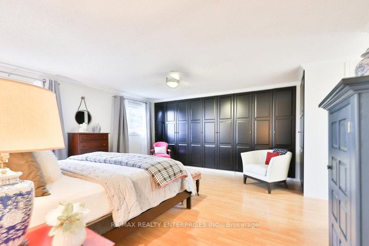 Photo 19 at 431 Naomi Crescent, Fairview, Mississauga
