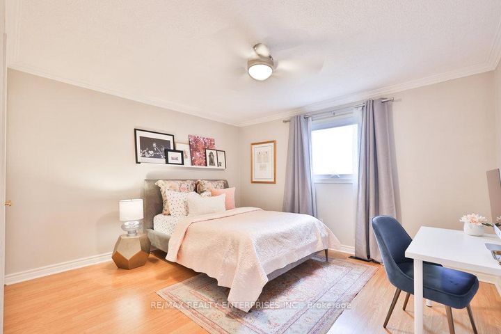 Photo 23 at 431 Naomi Crescent, Fairview, Mississauga