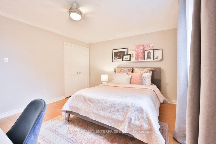 Photo 24 at 431 Naomi Crescent, Fairview, Mississauga