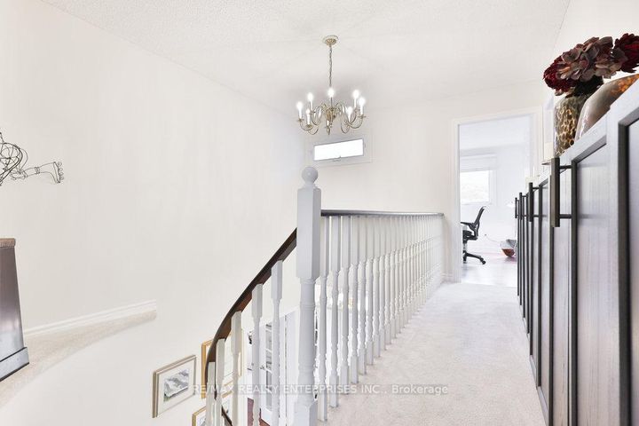 Photo 26 at 431 Naomi Crescent, Fairview, Mississauga
