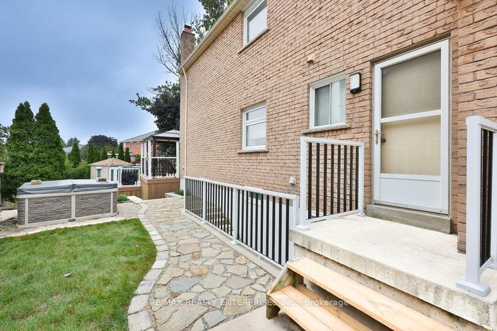 Photo 32 at 431 Naomi Crescent, Fairview, Mississauga