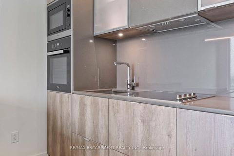 Photo 11 at 2113 - 11 Yorkville Avenue, Annex, Toronto