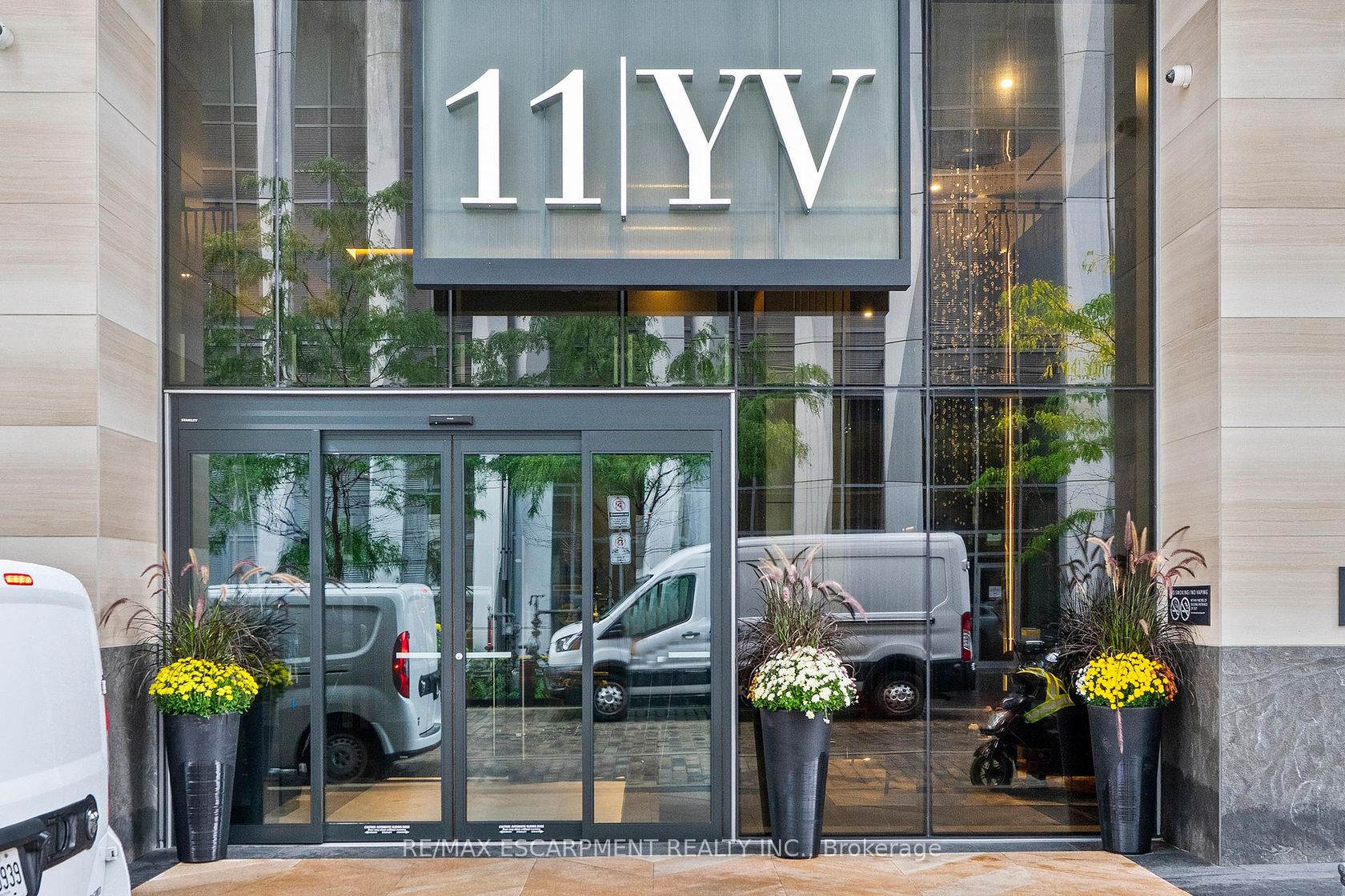 2113 - 11 Yorkville Avenue, Annex, Toronto 