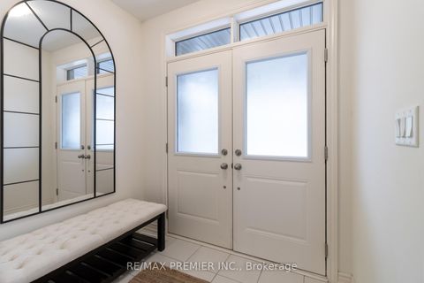 Photo 2 at 28 Holyrood Crescent, Kleinburg, Vaughan