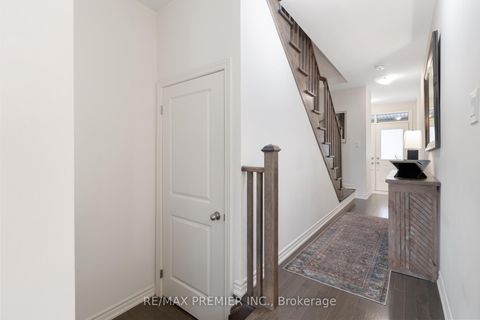 Photo 6 at 28 Holyrood Crescent, Kleinburg, Vaughan