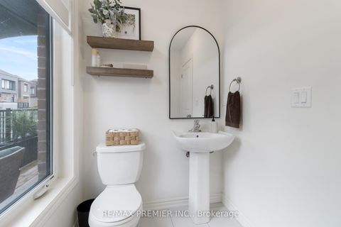 Photo 7 at 28 Holyrood Crescent, Kleinburg, Vaughan