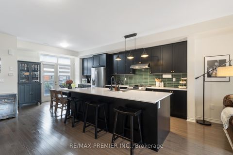 Photo 9 at 28 Holyrood Crescent, Kleinburg, Vaughan