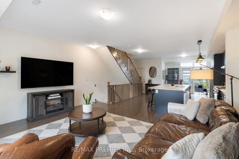 Photo 13 at 28 Holyrood Crescent, Kleinburg, Vaughan