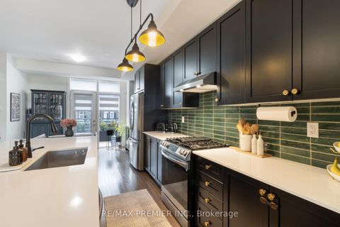 Photo 14 at 28 Holyrood Crescent, Kleinburg, Vaughan