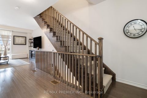 Photo 18 at 28 Holyrood Crescent, Kleinburg, Vaughan