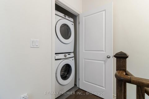 Photo 19 at 28 Holyrood Crescent, Kleinburg, Vaughan