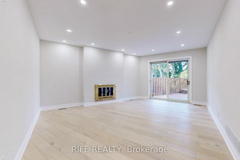 Photo 6 at 8 Elliotwood Court, Windfields, Toronto