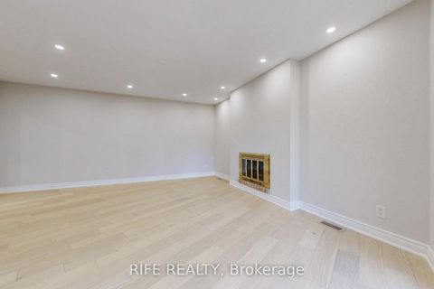 Photo 8 at 8 Elliotwood Court, Windfields, Toronto