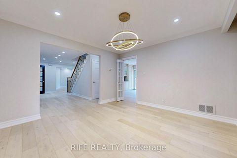 Photo 11 at 8 Elliotwood Court, Windfields, Toronto