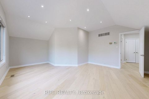 Photo 23 at 8 Elliotwood Court, Windfields, Toronto