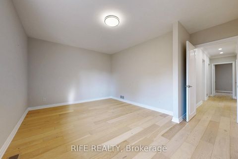 Photo 24 at 8 Elliotwood Court, Windfields, Toronto