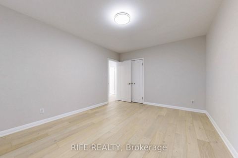 Photo 33 at 8 Elliotwood Court, Windfields, Toronto