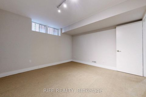 Photo 40 at 8 Elliotwood Court, Windfields, Toronto