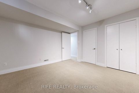 Photo 41 at 8 Elliotwood Court, Windfields, Toronto