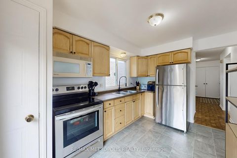 Photo 9 at 55 Garden Drive, Allandale Heights, Barrie