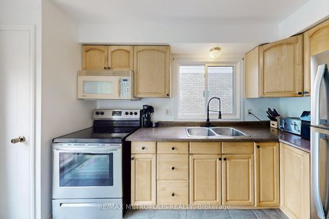 Photo 16 at 55 Garden Drive, Allandale Heights, Barrie