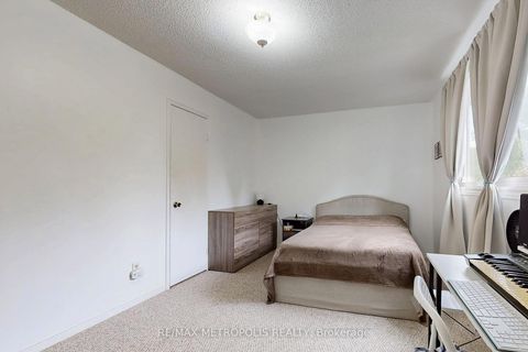 Photo 24 at 55 Garden Drive, Allandale Heights, Barrie