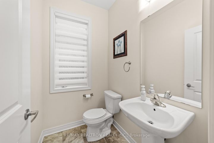 Photo 8 at 175 Barrow Avenue, Bradford, Bradford West Gwillimbury