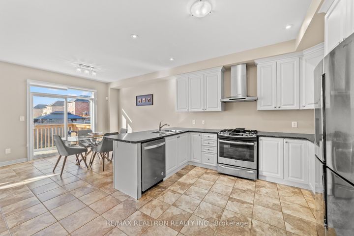 Photo 9 at 175 Barrow Avenue, Bradford, Bradford West Gwillimbury