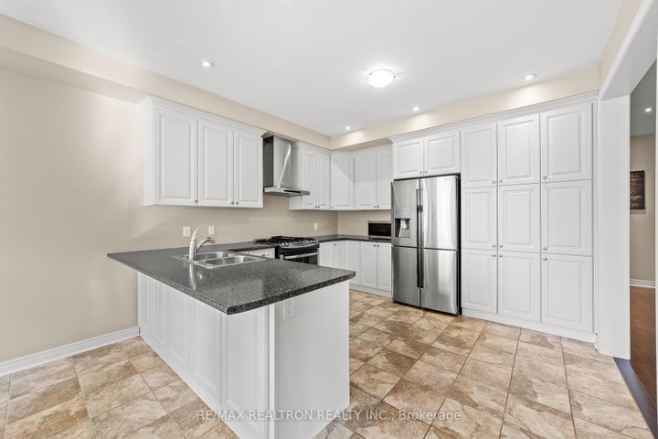 Photo 10 at 175 Barrow Avenue, Bradford, Bradford West Gwillimbury