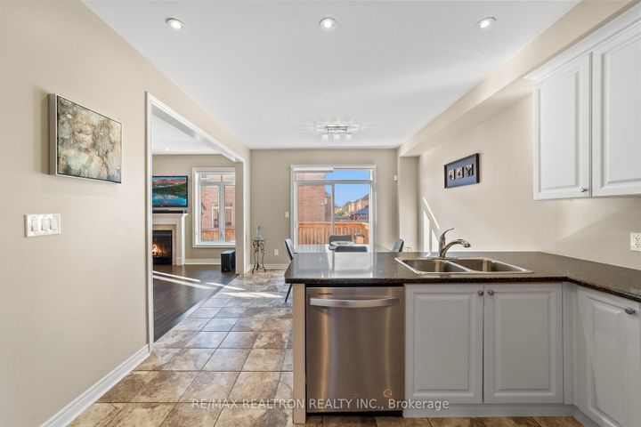 Photo 11 at 175 Barrow Avenue, Bradford, Bradford West Gwillimbury