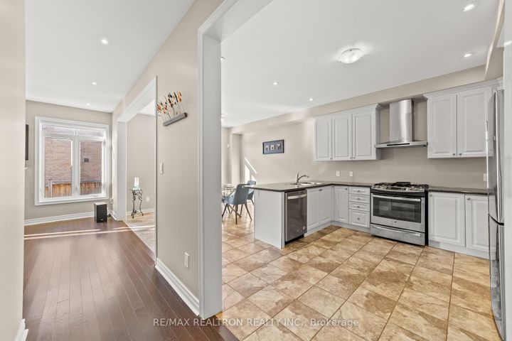 Photo 12 at 175 Barrow Avenue, Bradford, Bradford West Gwillimbury