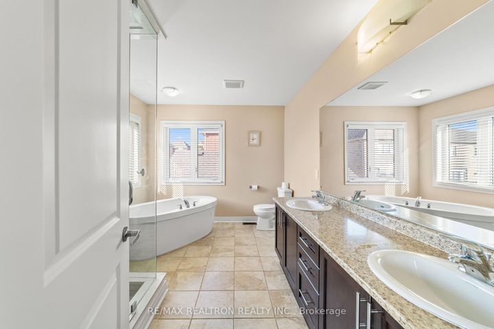 Photo 20 at 175 Barrow Avenue, Bradford, Bradford West Gwillimbury