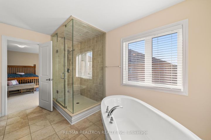Photo 22 at 175 Barrow Avenue, Bradford, Bradford West Gwillimbury