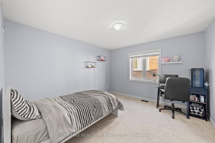 Photo 23 at 175 Barrow Avenue, Bradford, Bradford West Gwillimbury