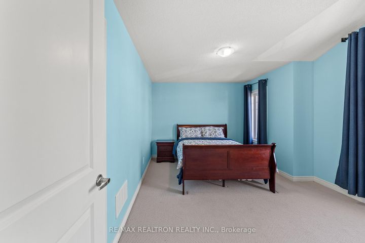 Photo 25 at 175 Barrow Avenue, Bradford, Bradford West Gwillimbury