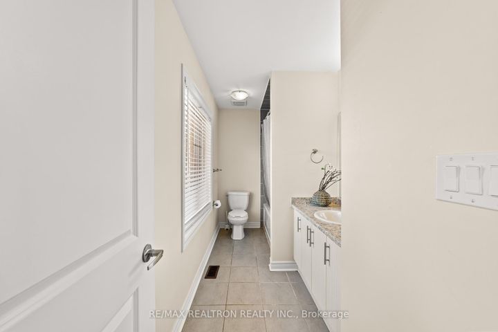 Photo 26 at 175 Barrow Avenue, Bradford, Bradford West Gwillimbury