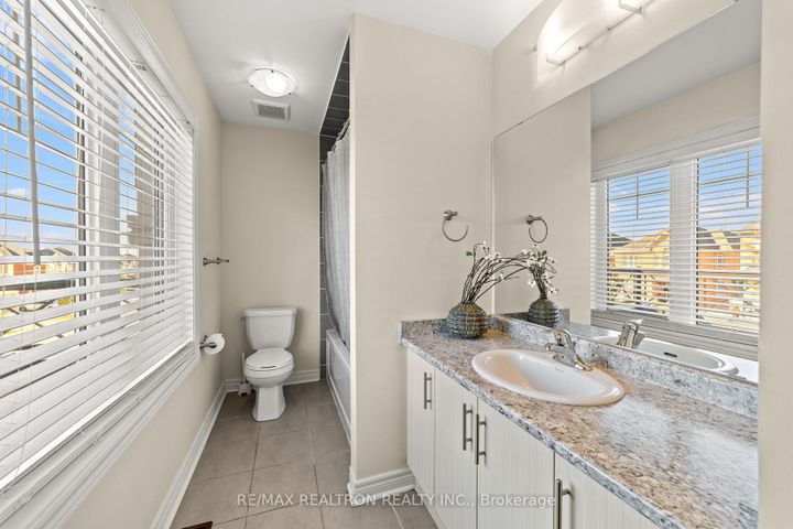 Photo 27 at 175 Barrow Avenue, Bradford, Bradford West Gwillimbury