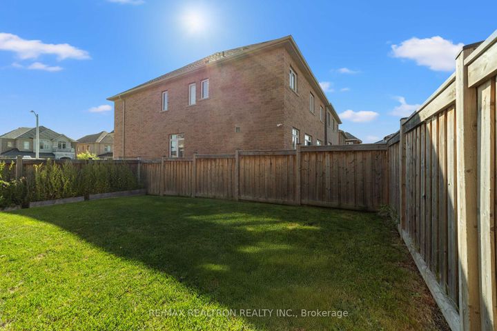 Photo 28 at 175 Barrow Avenue, Bradford, Bradford West Gwillimbury
