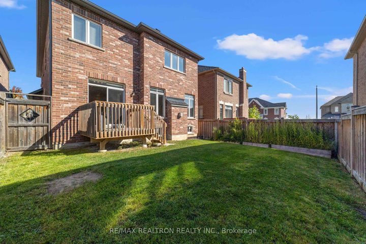 Photo 29 at 175 Barrow Avenue, Bradford, Bradford West Gwillimbury