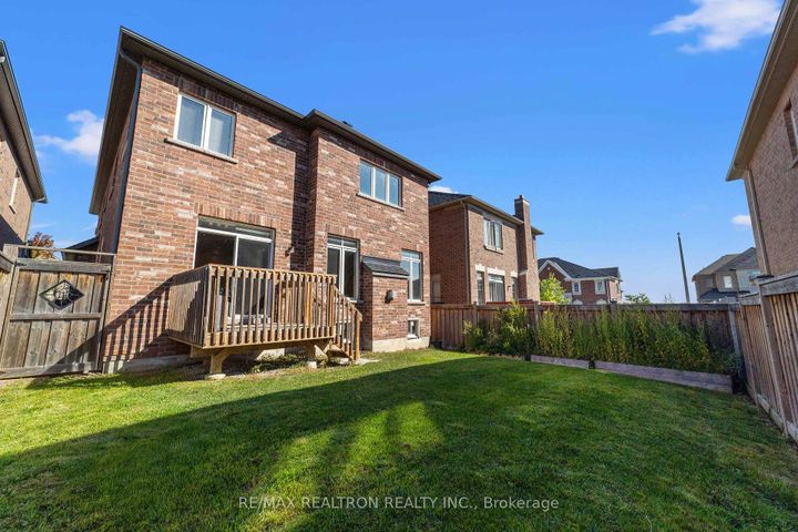 Photo 30 at 175 Barrow Avenue, Bradford, Bradford West Gwillimbury