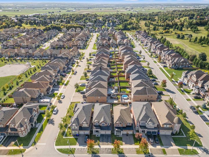 Photo 37 at 175 Barrow Avenue, Bradford, Bradford West Gwillimbury