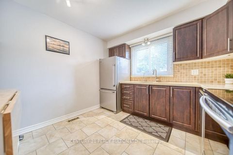 Photo 4 at 111 - 57 Golden Appleway, Donalda, Toronto