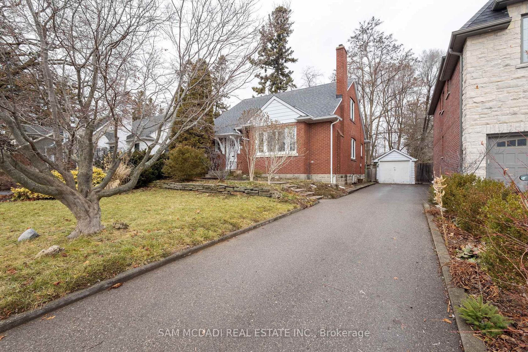 11 Brant Avenue, Port Credit, Mississauga 