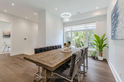 Photo 5 at 4 Dunrobin Drive, Rosethorn, Toronto