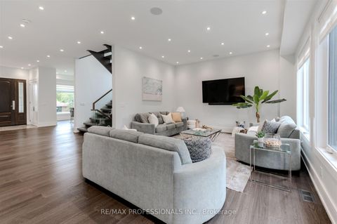 Photo 8 at 4 Dunrobin Drive, Rosethorn, Toronto