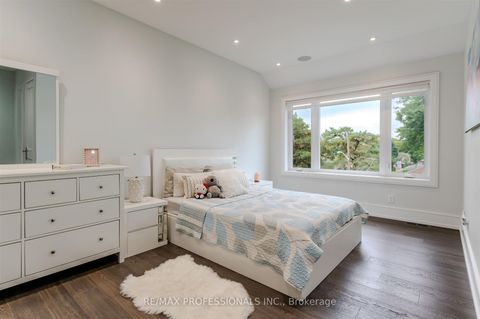Photo 20 at 4 Dunrobin Drive, Rosethorn, Toronto