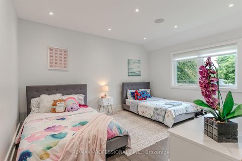 Photo 27 at 4 Dunrobin Drive, Rosethorn, Toronto