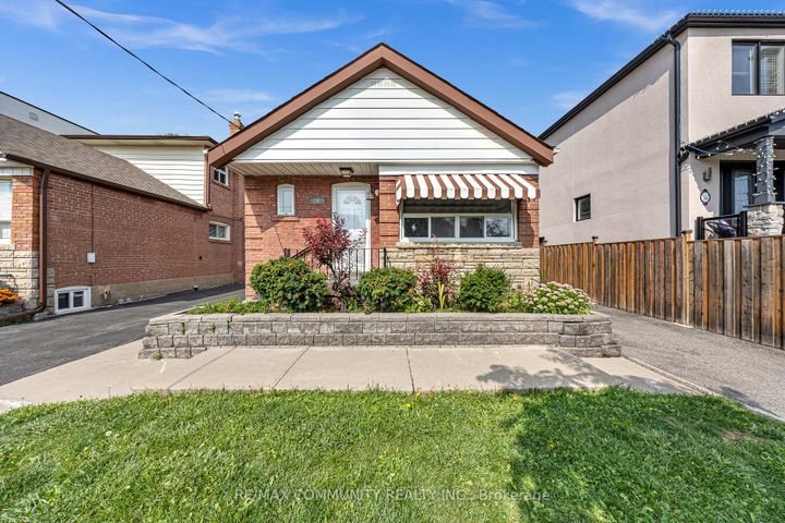 Photo 2 at 50 Joanith Drive, Parkview, Toronto