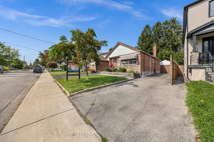 Photo 4 at 50 Joanith Drive, Parkview, Toronto